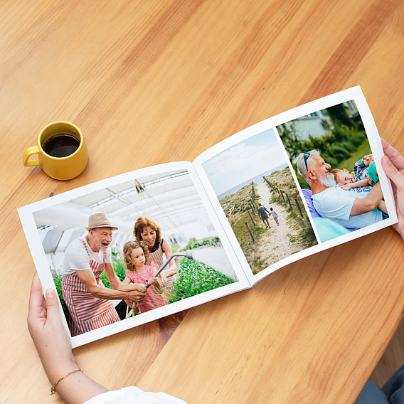 Album photo anniversaire Grand Polaroid Page 1