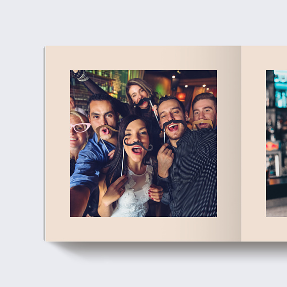 Album photo anniversaire Étiquette Poudrée Page 1