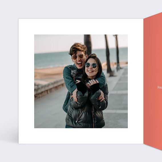 Carte postale Livraison de Bisous Intérieur Gauche