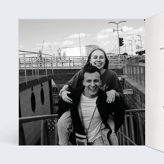 Faire part mariage Amoureux à Paris Intérieur Gauche