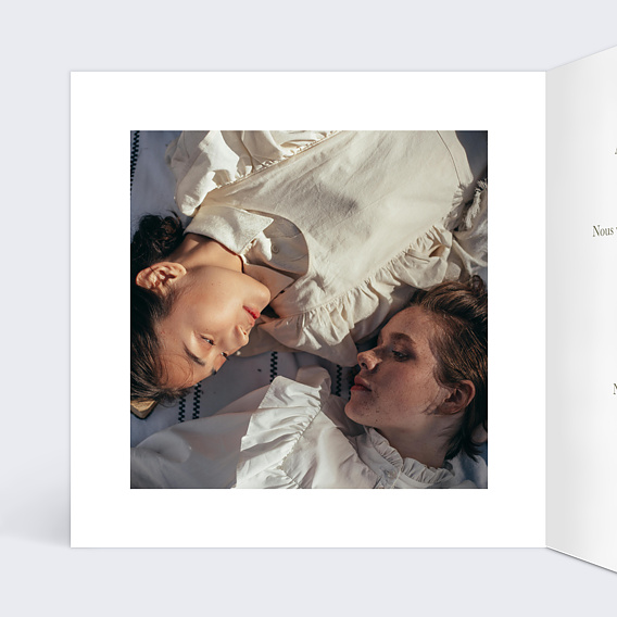 Faire part mariage Le câlin femmes Intérieur Gauche